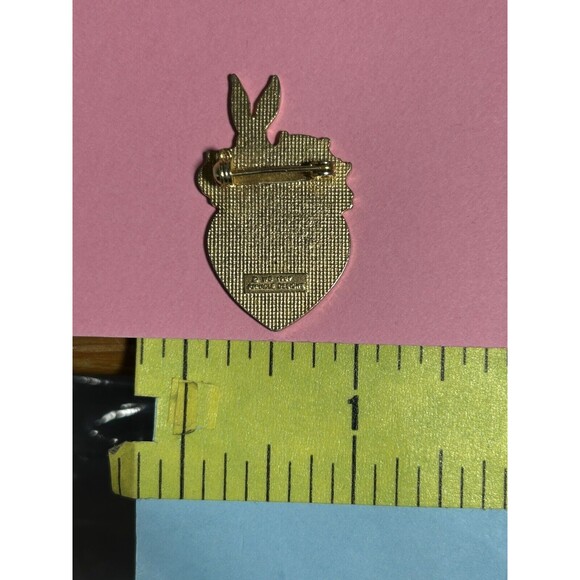 ‘Samantha’ Looney Toons 1987 Warner Brothers Enameled Brass Heart Pin BugsTweety - Picture 2 of 2